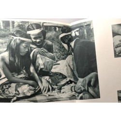 Chez les coupeurs de tête de Bornéo Photographies d'André Martin