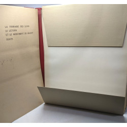 La terrasse des lions le Létoon et le monument de granit à Délos...